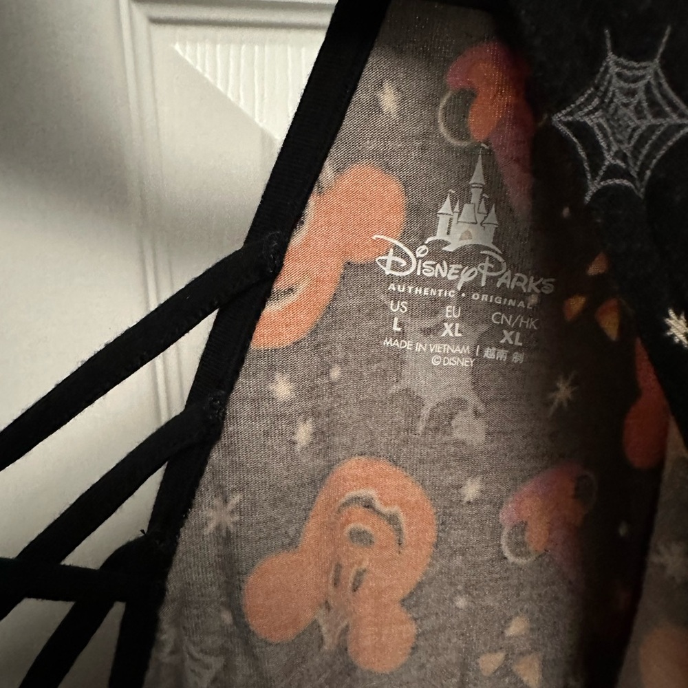 Disney Halloween top - Picture 3 of 3